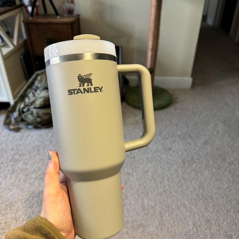 BNWOT Flint Stanley 40 oz